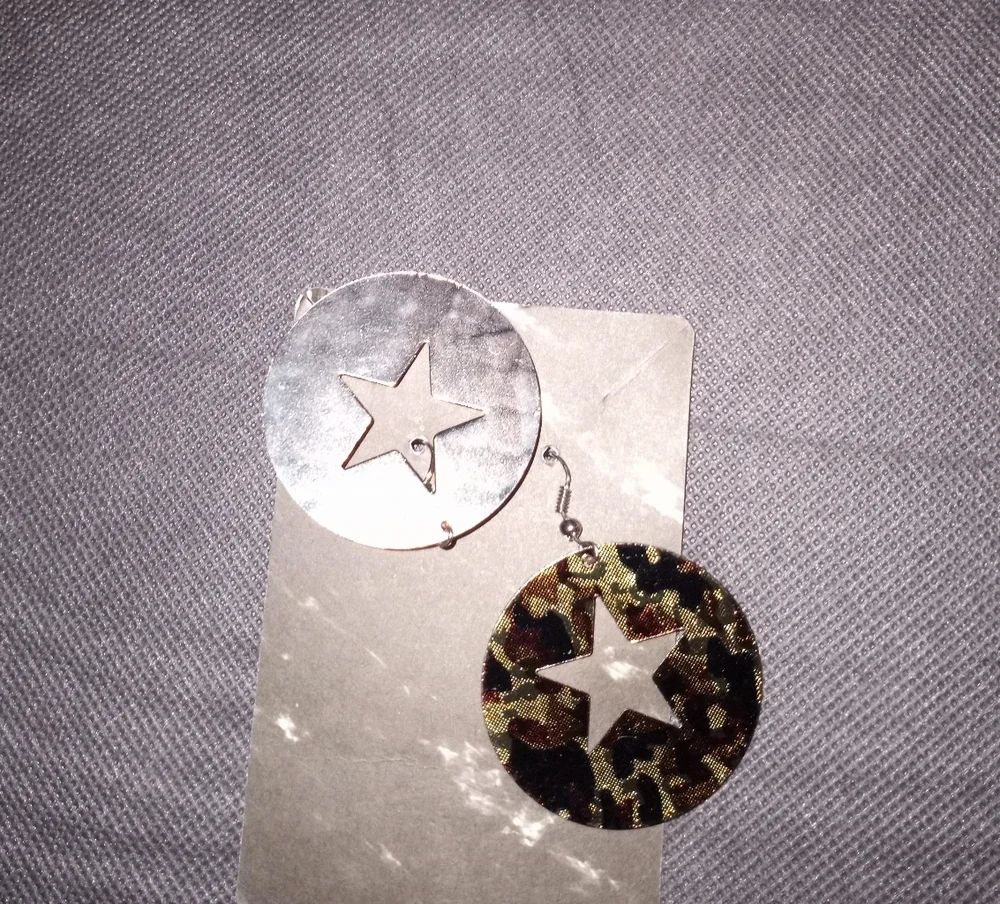 Star cutout Camouflage dangle earrings